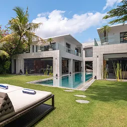 Villa Pool